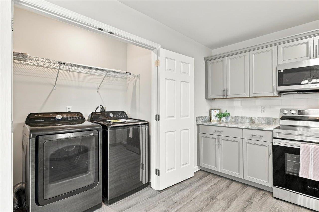 216 THOMPSON ST, STAUNTON, Virginia 24401, 3 Bedrooms Bedrooms, ,2 BathroomsBathrooms,Residential,216 THOMPSON ST,683497 MLS # 683497