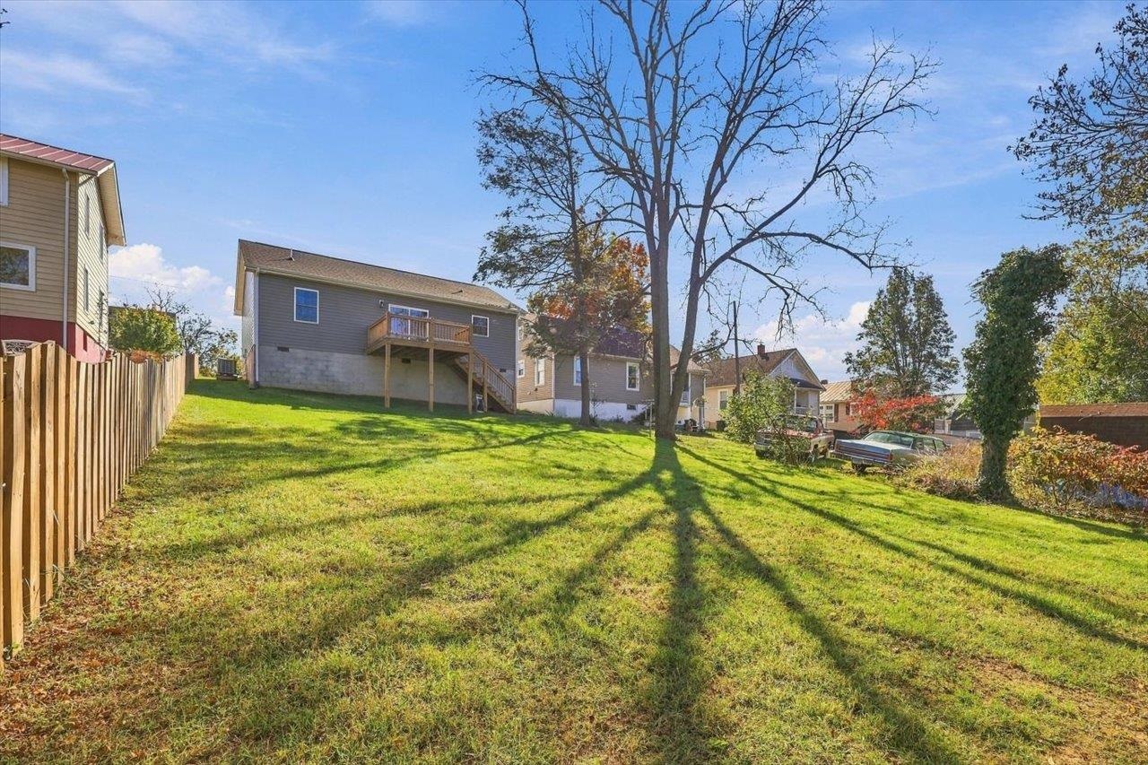 216 THOMPSON ST, STAUNTON, Virginia 24401, 3 Bedrooms Bedrooms, ,2 BathroomsBathrooms,Residential,216 THOMPSON ST,683497 MLS # 683497