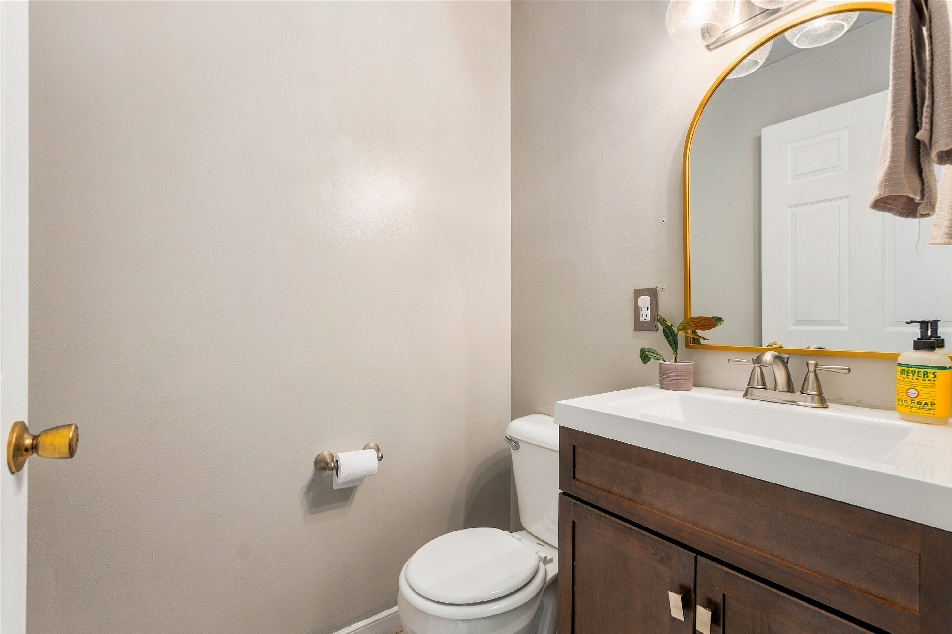 43 BARTLEY ST, STAUNTON, Virginia 24401, 5 Bedrooms Bedrooms, ,2 BathroomsBathrooms,Residential,43 BARTLEY ST,683499 MLS # 683499 43 BARTLEY ST, STAUNTON, Virginia 24401, 5 Bedrooms Bedrooms, ,2 BathroomsBathrooms,Residential,43 BARTLEY ST,683499 MLS # 683499