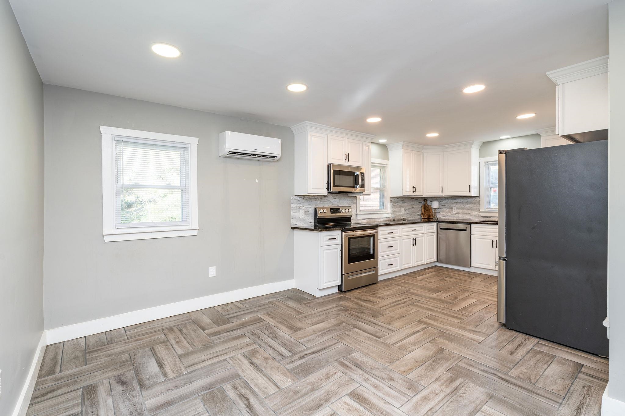409 HENDREN AVE, STAUNTON, Virginia 24401, 3 Bedrooms Bedrooms, ,2 BathroomsBathrooms,Residential,409 HENDREN AVE,683522 MLS # 683522 409 HENDREN AVE, STAUNTON, Virginia 24401, 3 Bedrooms Bedrooms, ,2 BathroomsBathrooms,Residential,409 HENDREN AVE,683522 MLS # 683522