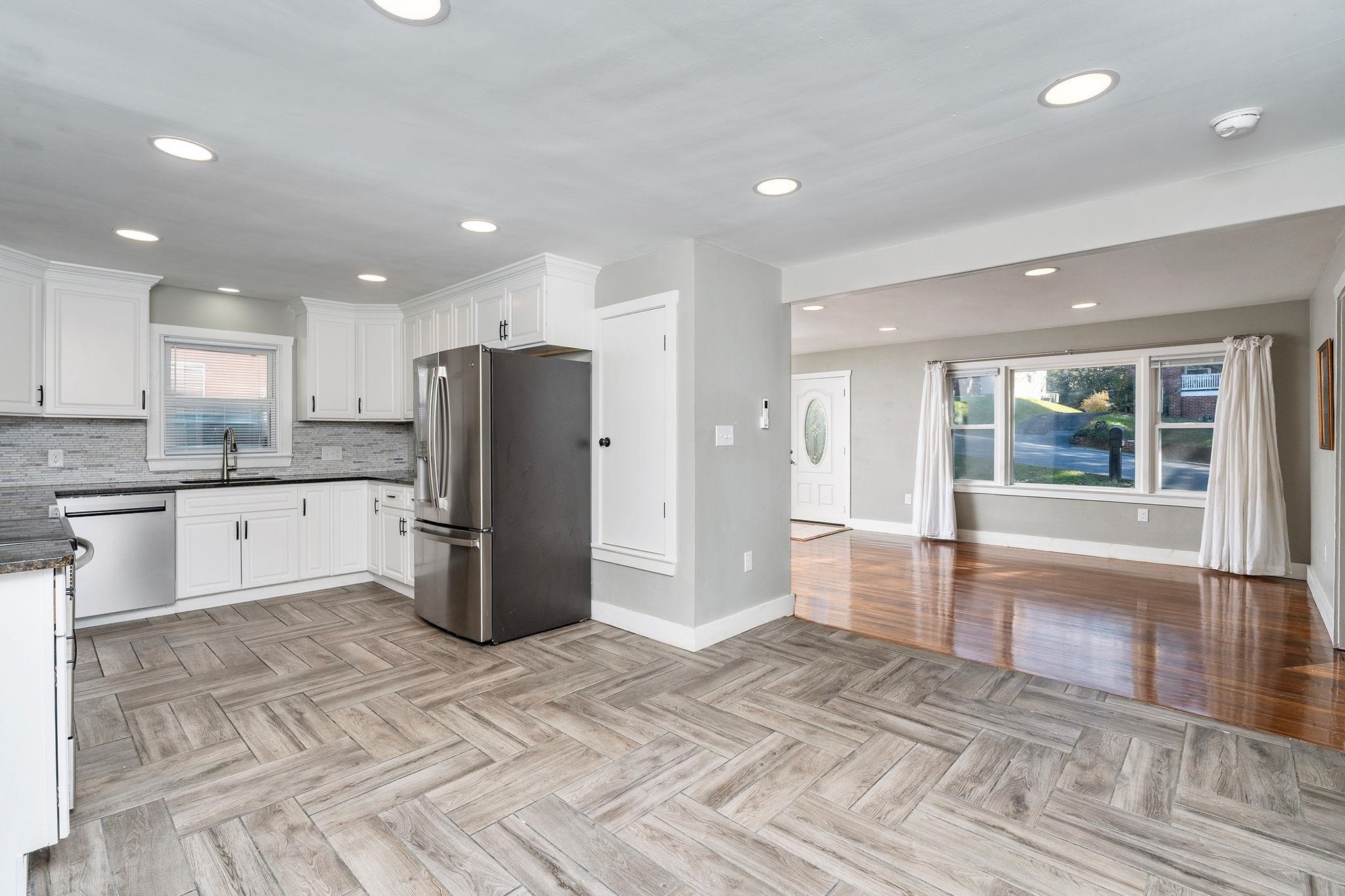 409 HENDREN AVE, STAUNTON, Virginia 24401, 3 Bedrooms Bedrooms, ,2 BathroomsBathrooms,Residential,409 HENDREN AVE,683522 MLS # 683522 409 HENDREN AVE, STAUNTON, Virginia 24401, 3 Bedrooms Bedrooms, ,2 BathroomsBathrooms,Residential,409 HENDREN AVE,683522 MLS # 683522