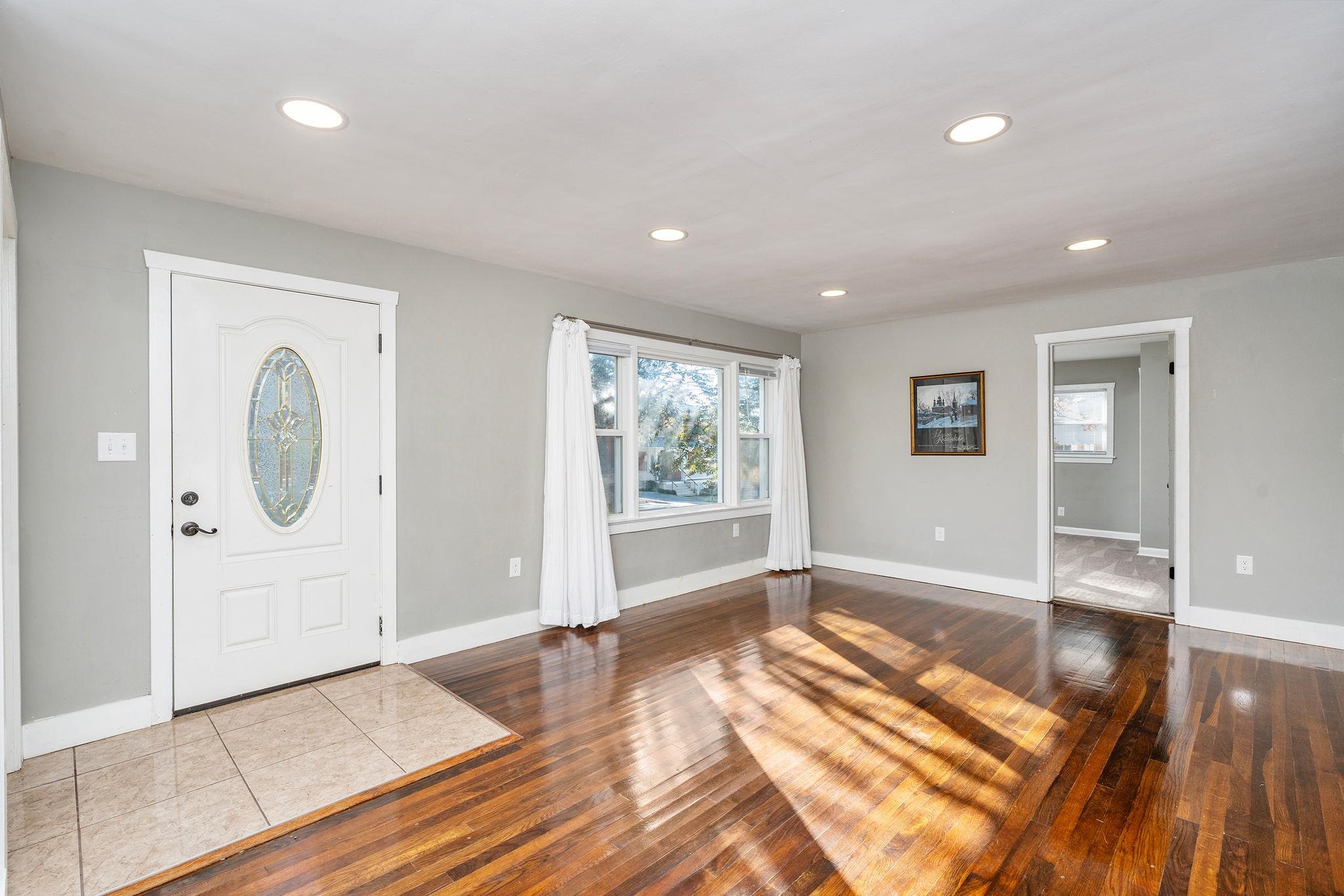 409 HENDREN AVE, STAUNTON, Virginia 24401, 3 Bedrooms Bedrooms, ,2 BathroomsBathrooms,Residential,409 HENDREN AVE,683522 MLS # 683522 409 HENDREN AVE, STAUNTON, Virginia 24401, 3 Bedrooms Bedrooms, ,2 BathroomsBathrooms,Residential,409 HENDREN AVE,683522 MLS # 683522