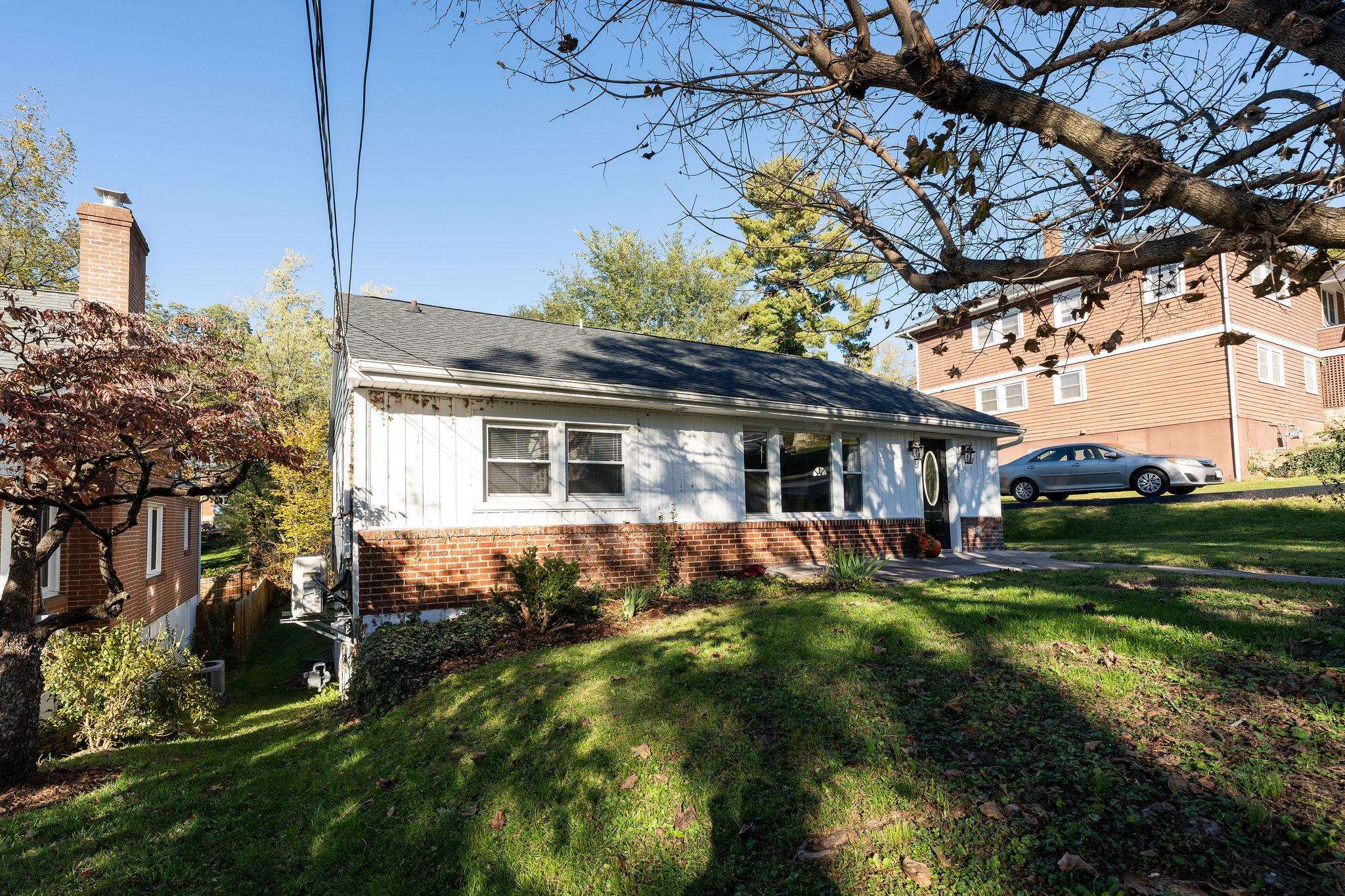 409 HENDREN AVE, STAUNTON, Virginia 24401, 3 Bedrooms Bedrooms, ,2 BathroomsBathrooms,Residential,409 HENDREN AVE,683522 MLS # 683522 409 HENDREN AVE, STAUNTON, Virginia 24401, 3 Bedrooms Bedrooms, ,2 BathroomsBathrooms,Residential,409 HENDREN AVE,683522 MLS # 683522