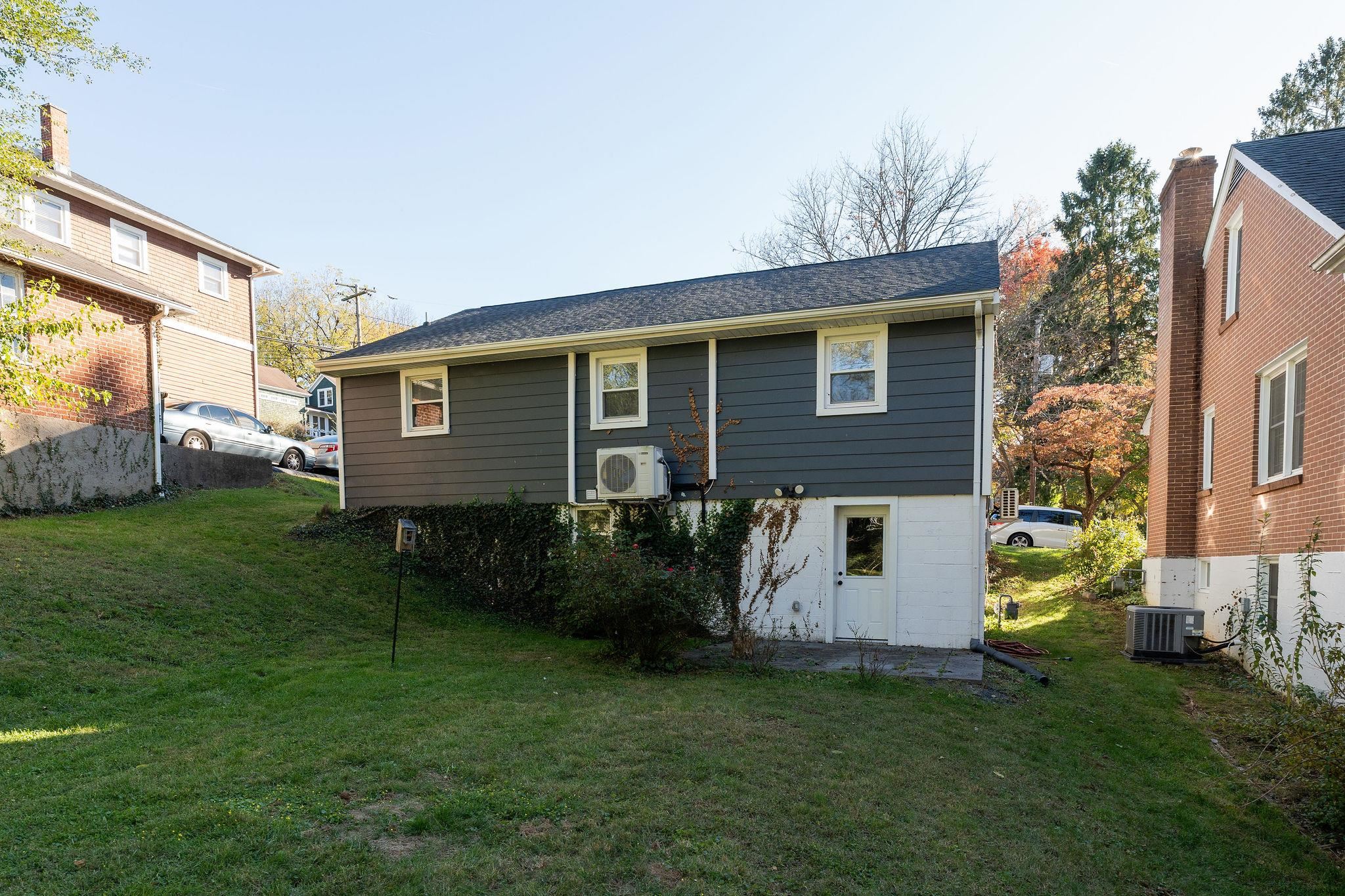 409 HENDREN AVE, STAUNTON, Virginia 24401, 3 Bedrooms Bedrooms, ,2 BathroomsBathrooms,Residential,409 HENDREN AVE,683522 MLS # 683522 409 HENDREN AVE, STAUNTON, Virginia 24401, 3 Bedrooms Bedrooms, ,2 BathroomsBathrooms,Residential,409 HENDREN AVE,683522 MLS # 683522