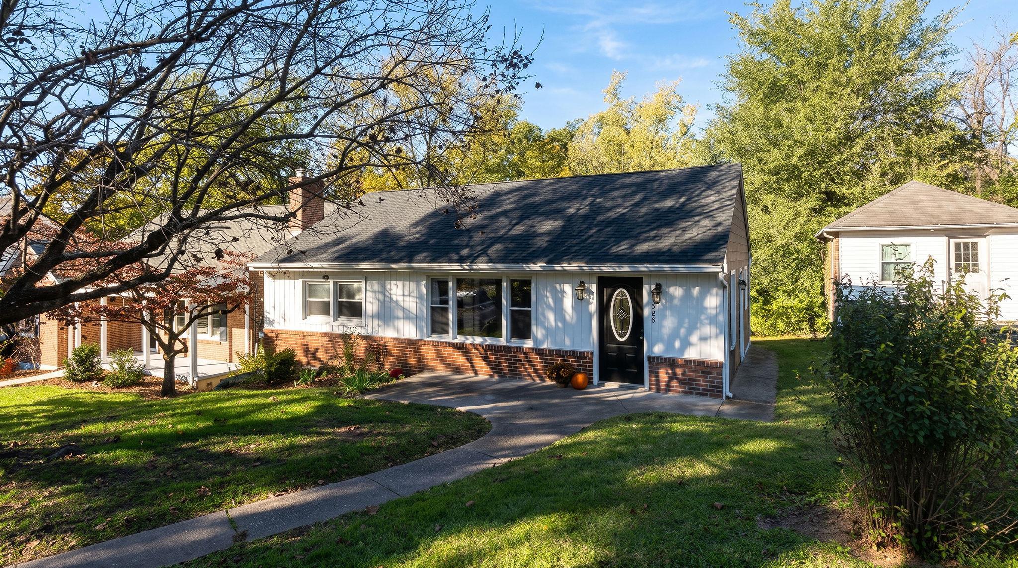409 HENDREN AVE, STAUNTON, Virginia 24401, 3 Bedrooms Bedrooms, ,2 BathroomsBathrooms,Residential,409 HENDREN AVE,683522 MLS # 683522 409 HENDREN AVE, STAUNTON, Virginia 24401, 3 Bedrooms Bedrooms, ,2 BathroomsBathrooms,Residential,409 HENDREN AVE,683522 MLS # 683522