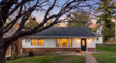 409 HENDREN AVE, STAUNTON, Virginia 24401, 3 Bedrooms Bedrooms, ,2 BathroomsBathrooms,Residential,409 HENDREN AVE,683522 MLS # 683522