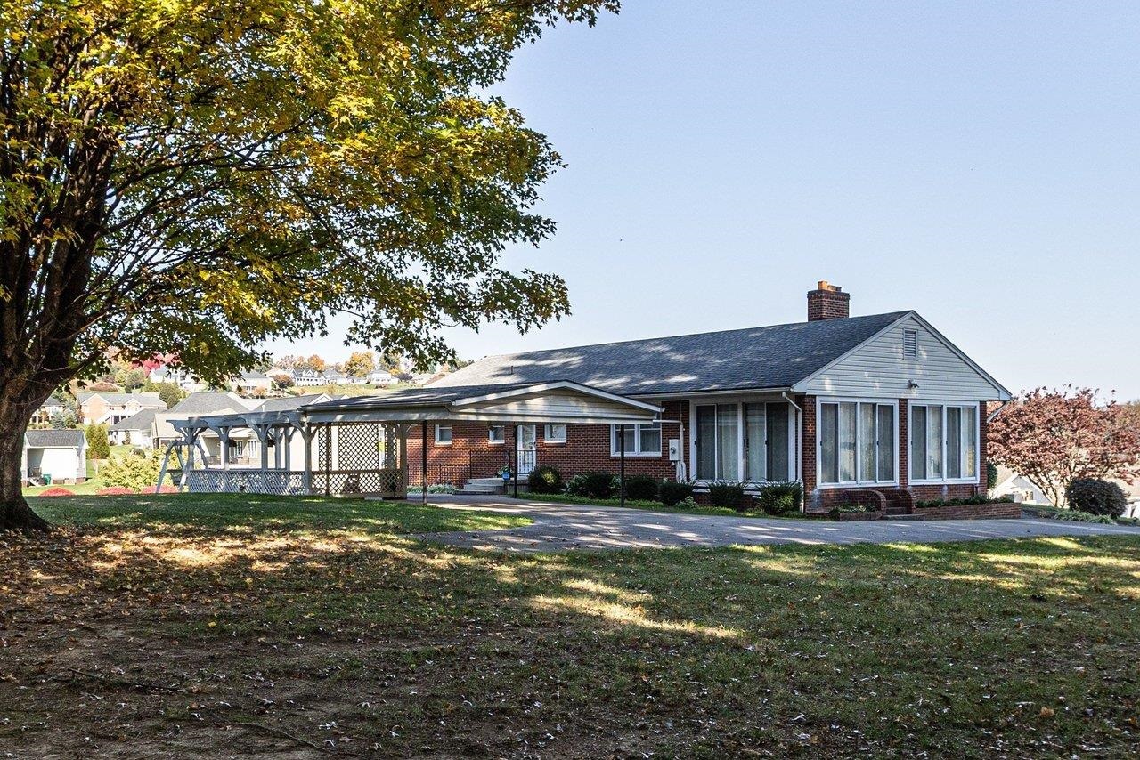 611 WOODS RD, ROCKINGHAM, Virginia 22801, 3 Bedrooms Bedrooms, ,2 BathroomsBathrooms,Residential,Jo Ann Huffman,611 WOODS RD,683536 MLS # 683536