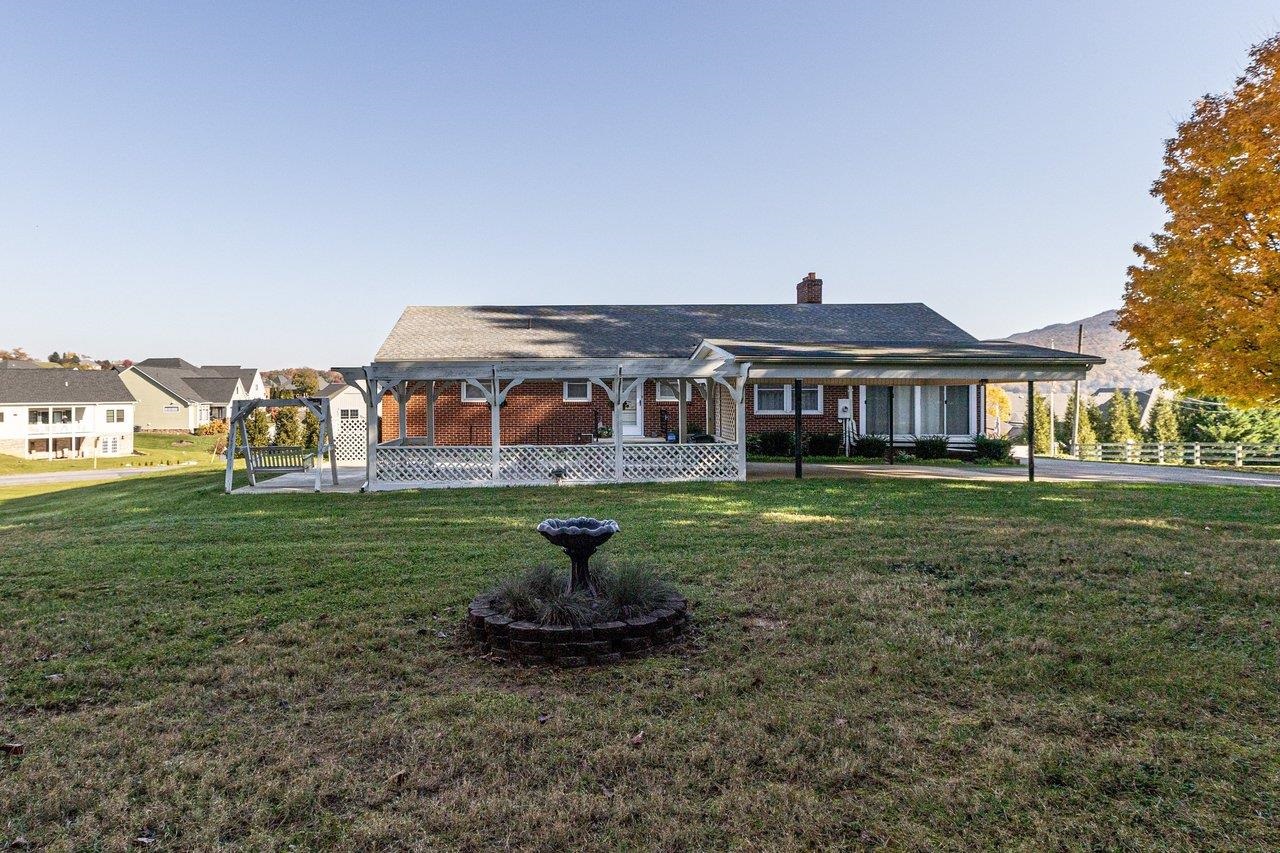 611 WOODS RD, ROCKINGHAM, Virginia 22801, 3 Bedrooms Bedrooms, ,2 BathroomsBathrooms,Residential,Jo Ann Huffman,611 WOODS RD,683536 MLS # 683536