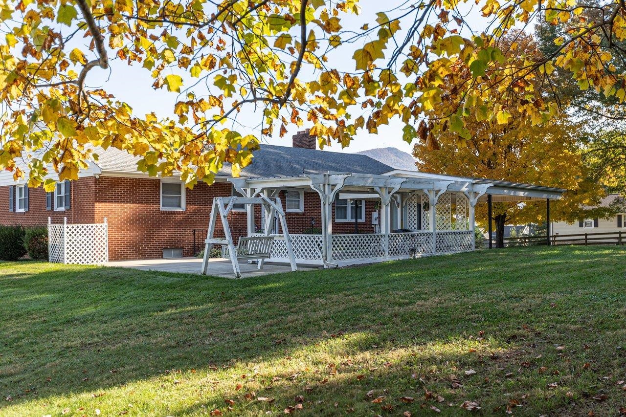 611 WOODS RD, ROCKINGHAM, Virginia 22801, 3 Bedrooms Bedrooms, ,2 BathroomsBathrooms,Residential,Jo Ann Huffman,611 WOODS RD,683536 MLS # 683536