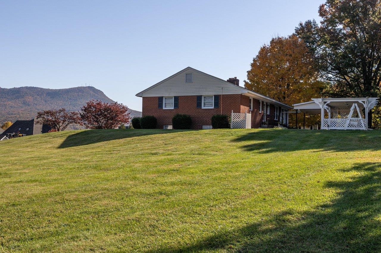 611 WOODS RD, ROCKINGHAM, Virginia 22801, 3 Bedrooms Bedrooms, ,2 BathroomsBathrooms,Residential,Jo Ann Huffman,611 WOODS RD,683536 MLS # 683536