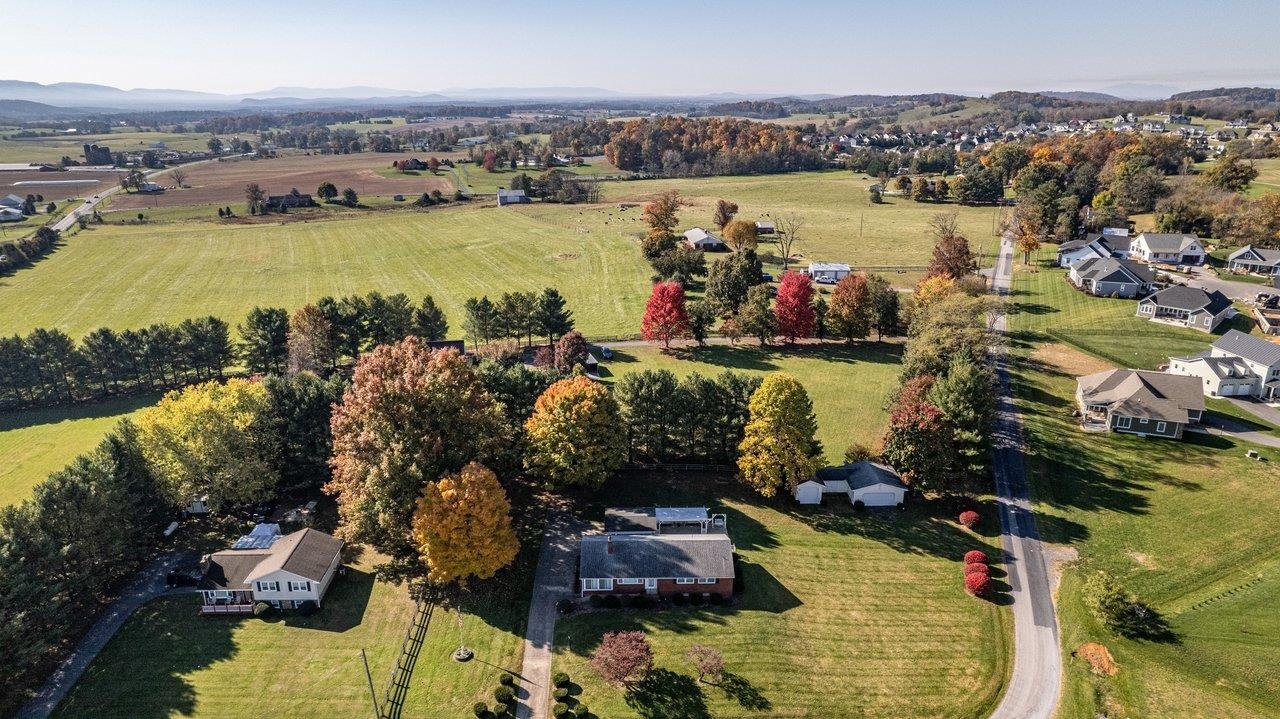 611 WOODS RD, ROCKINGHAM, Virginia 22801, 3 Bedrooms Bedrooms, ,2 BathroomsBathrooms,Residential,Jo Ann Huffman,611 WOODS RD,683536 MLS # 683536