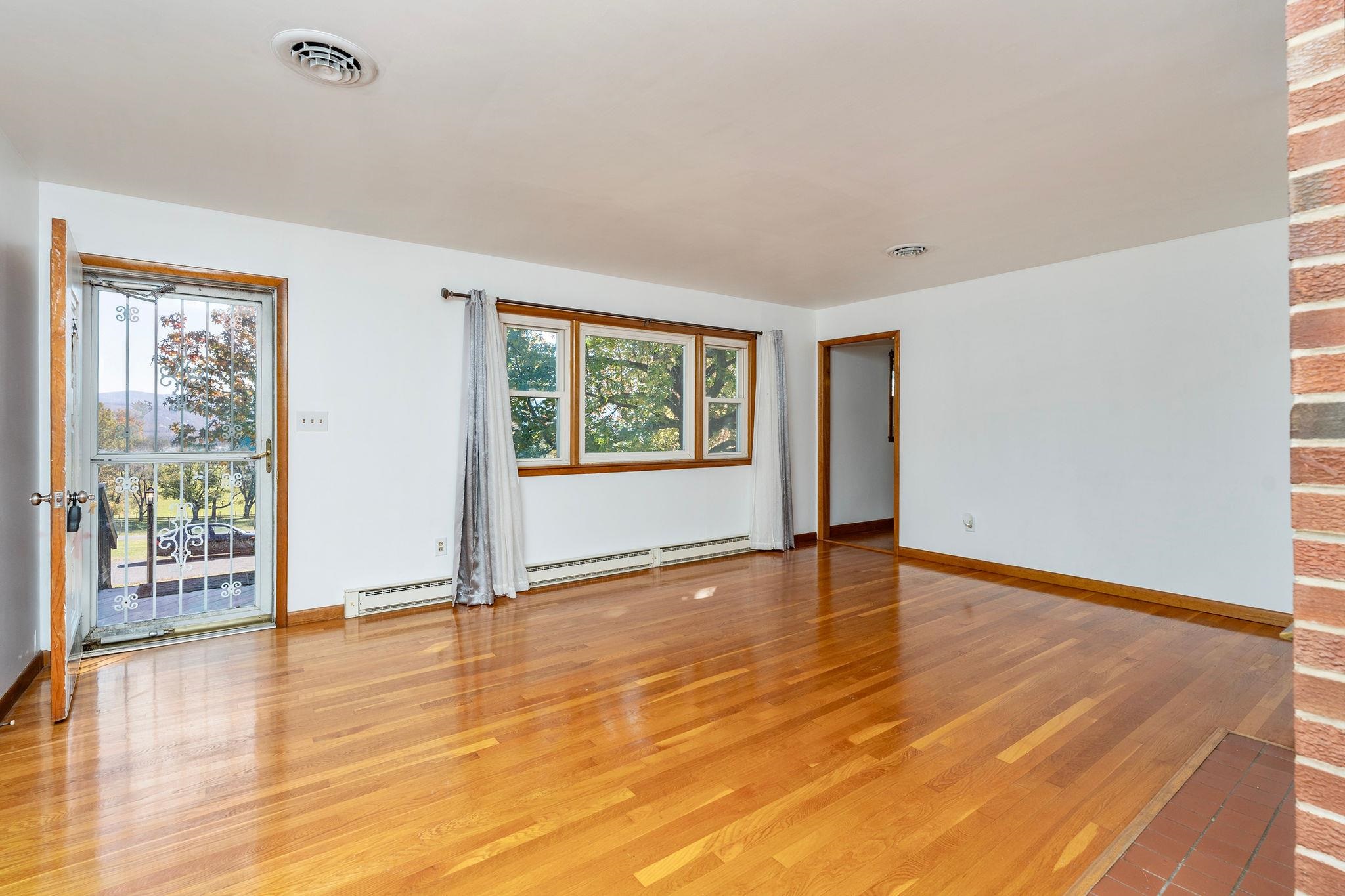 21 PEAK LN, WAYNESBORO, Virginia 22980, 3 Bedrooms Bedrooms, ,2 BathroomsBathrooms,Residential,21 PEAK LN,683539 MLS # 683539 21 PEAK LN, WAYNESBORO, Virginia 22980, 3 Bedrooms Bedrooms, ,2 BathroomsBathrooms,Residential,21 PEAK LN,683539 MLS # 683539