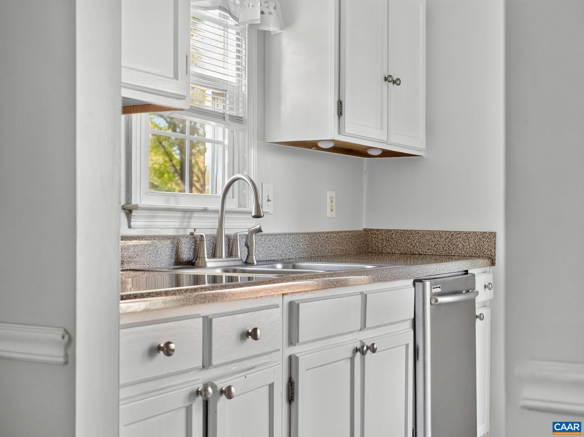 1400 MINOR RIDGE CT, CHARLOTTESVILLE, Virginia 22901, 3 Bedrooms Bedrooms, ,1 BathroomBathrooms,Residential,1400 MINOR RIDGE CT,683545 MLS # 683545