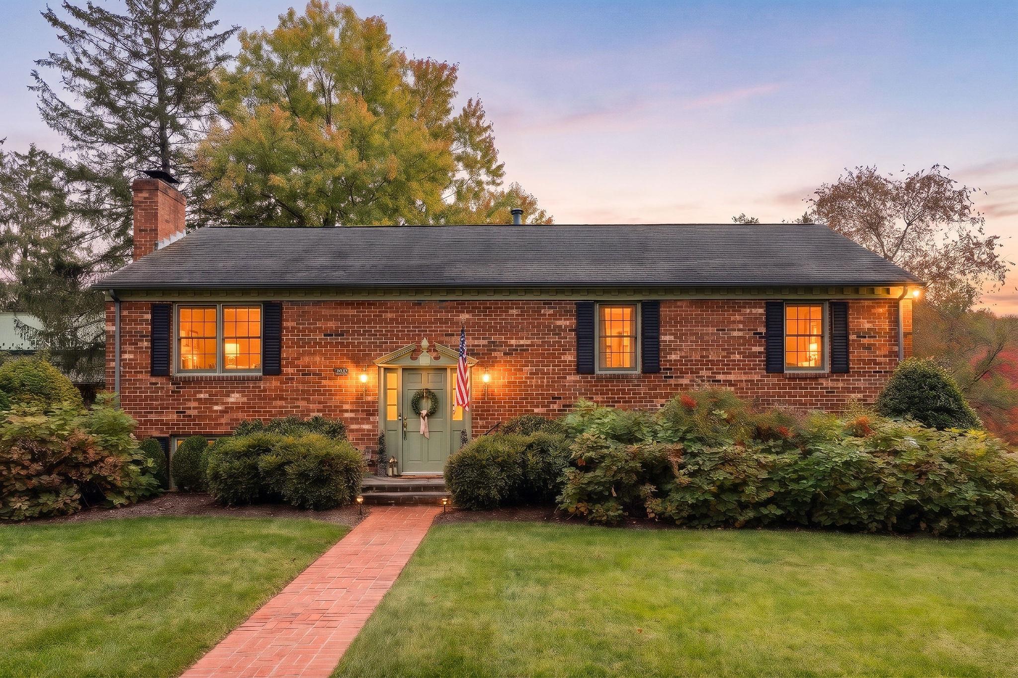 1029 RIDGEMONT DR, STAUNTON, Virginia 24401, 4 Bedrooms Bedrooms, ,3 BathroomsBathrooms,Residential,1029 RIDGEMONT DR,683547 MLS # 683547 1029 RIDGEMONT DR, STAUNTON, Virginia 24401, 4 Bedrooms Bedrooms, ,3 BathroomsBathrooms,Residential,1029 RIDGEMONT DR,683547 MLS # 683547