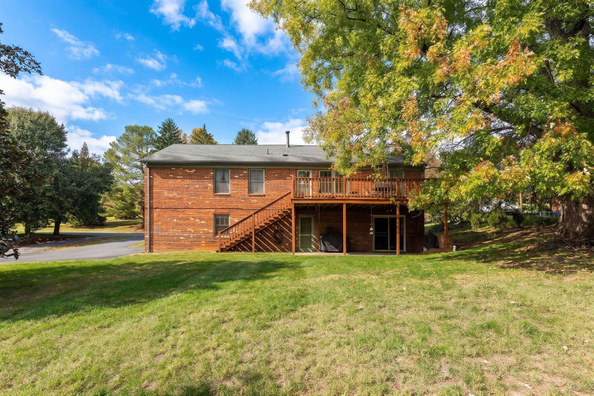 1029 RIDGEMONT DR, STAUNTON, Virginia 24401, 4 Bedrooms Bedrooms, ,3 BathroomsBathrooms,Residential,1029 RIDGEMONT DR,683547 MLS # 683547 1029 RIDGEMONT DR, STAUNTON, Virginia 24401, 4 Bedrooms Bedrooms, ,3 BathroomsBathrooms,Residential,1029 RIDGEMONT DR,683547 MLS # 683547