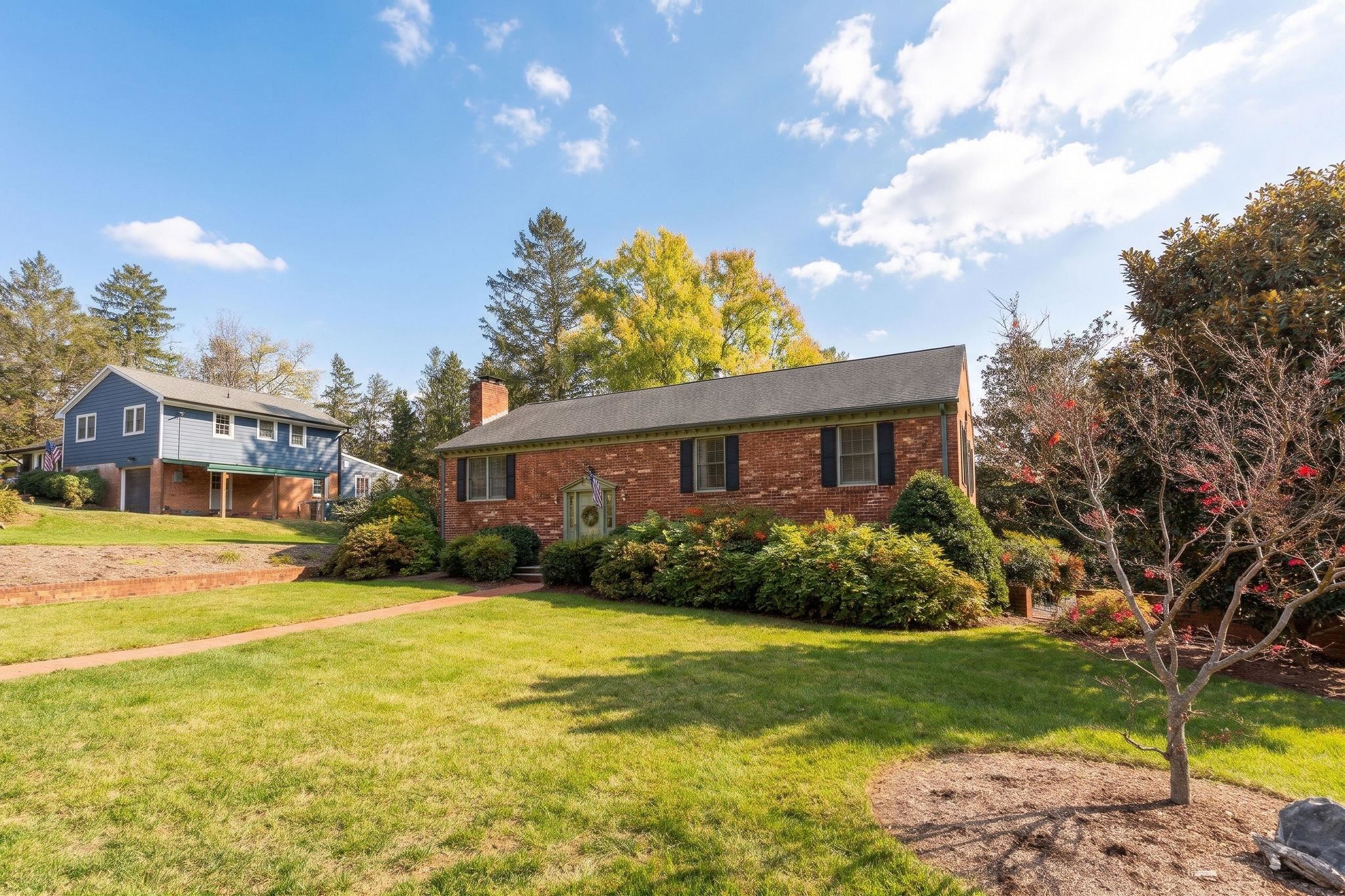 1029 RIDGEMONT DR, STAUNTON, Virginia 24401, 4 Bedrooms Bedrooms, ,3 BathroomsBathrooms,Residential,1029 RIDGEMONT DR,683547 MLS # 683547 1029 RIDGEMONT DR, STAUNTON, Virginia 24401, 4 Bedrooms Bedrooms, ,3 BathroomsBathrooms,Residential,1029 RIDGEMONT DR,683547 MLS # 683547