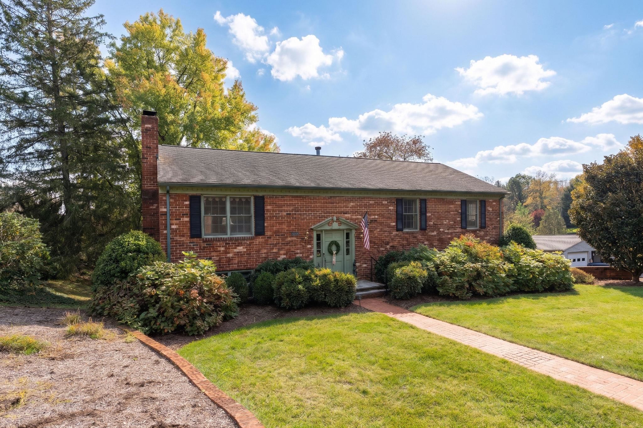 1029 RIDGEMONT DR, STAUNTON, Virginia 24401, 4 Bedrooms Bedrooms, ,3 BathroomsBathrooms,Residential,1029 RIDGEMONT DR,683547 MLS # 683547 1029 RIDGEMONT DR, STAUNTON, Virginia 24401, 4 Bedrooms Bedrooms, ,3 BathroomsBathrooms,Residential,1029 RIDGEMONT DR,683547 MLS # 683547