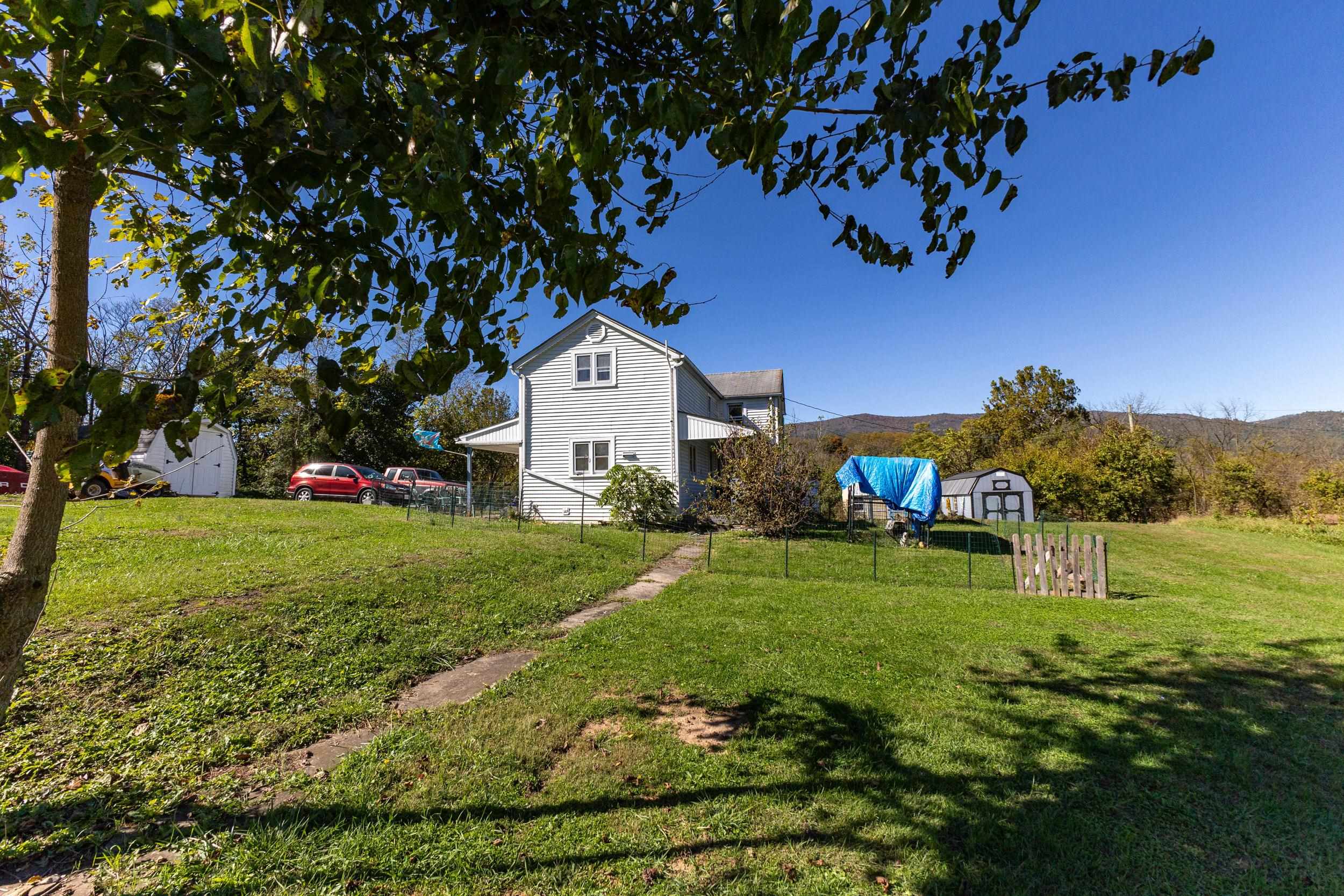 106 RAIL FAN LN, SHENANDOAH, Virginia 22849, 4 Bedrooms Bedrooms, ,1 BathroomBathrooms,Residential,106 RAIL FAN LN,683554 MLS # 683554