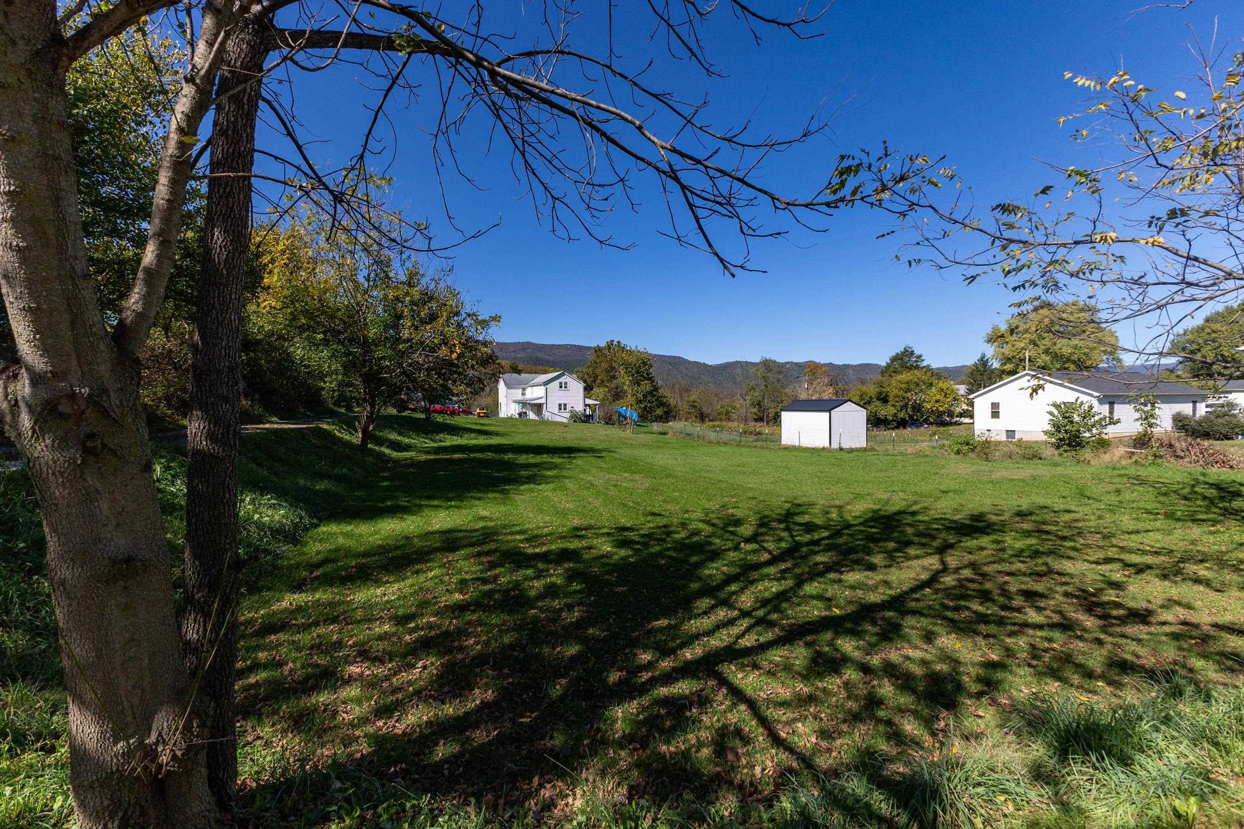 106 RAIL FAN LN, SHENANDOAH, Virginia 22849, 4 Bedrooms Bedrooms, ,1 BathroomBathrooms,Residential,106 RAIL FAN LN,683554 MLS # 683554