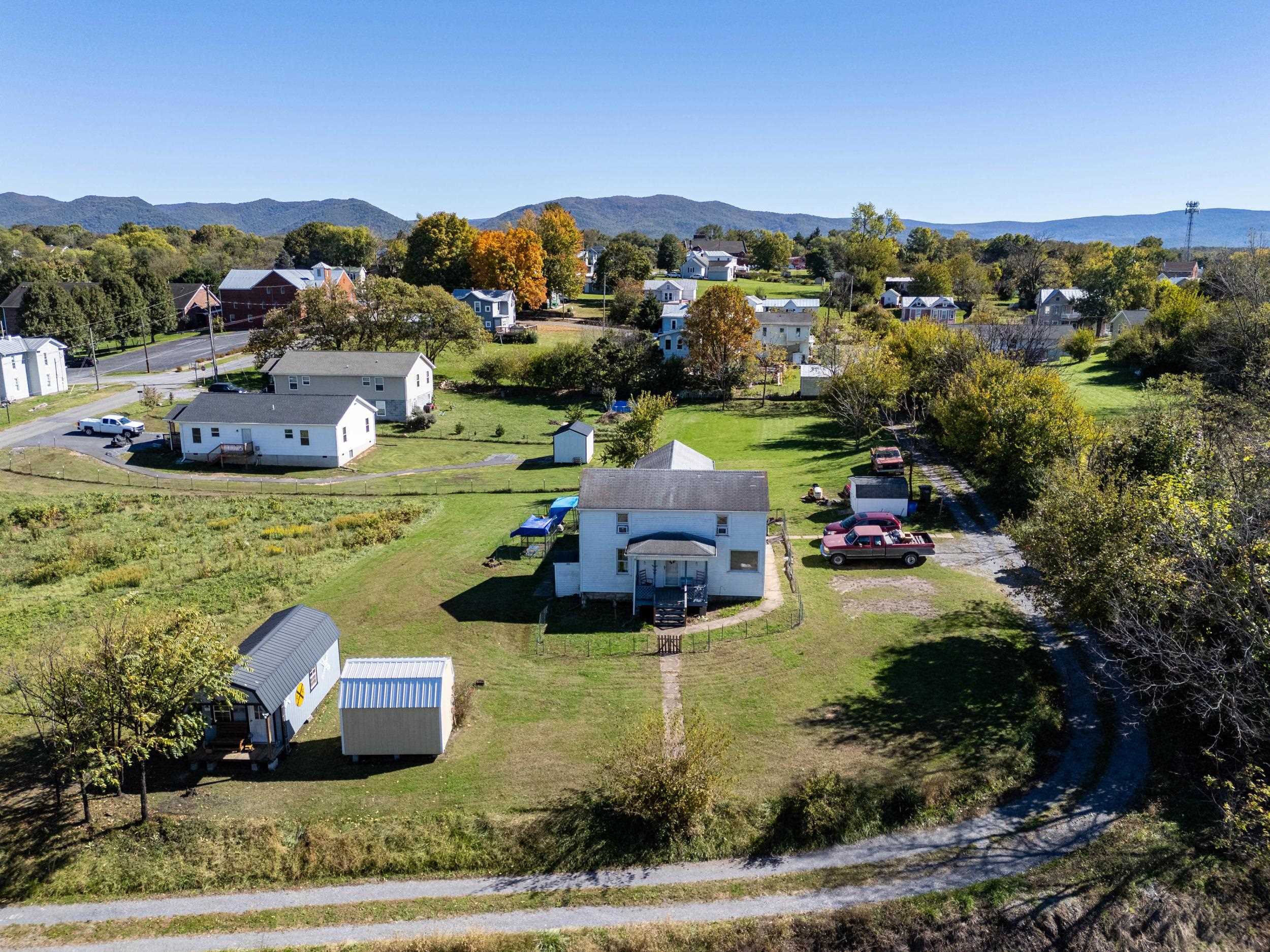 106 RAIL FAN LN, SHENANDOAH, Virginia 22849, 4 Bedrooms Bedrooms, ,1 BathroomBathrooms,Residential,106 RAIL FAN LN,683554 MLS # 683554