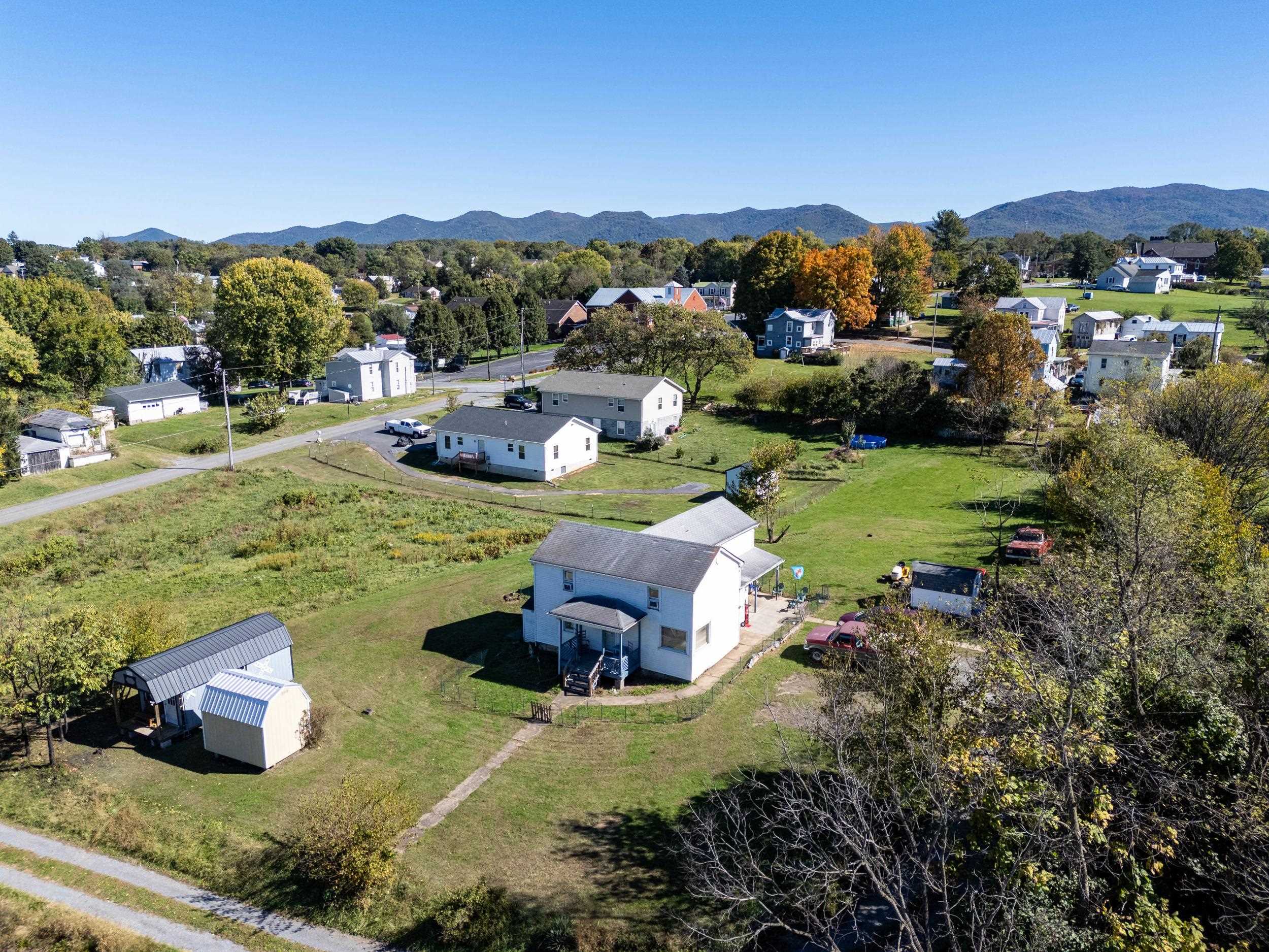 106 RAIL FAN LN, SHENANDOAH, Virginia 22849, 4 Bedrooms Bedrooms, ,1 BathroomBathrooms,Residential,106 RAIL FAN LN,683554 MLS # 683554