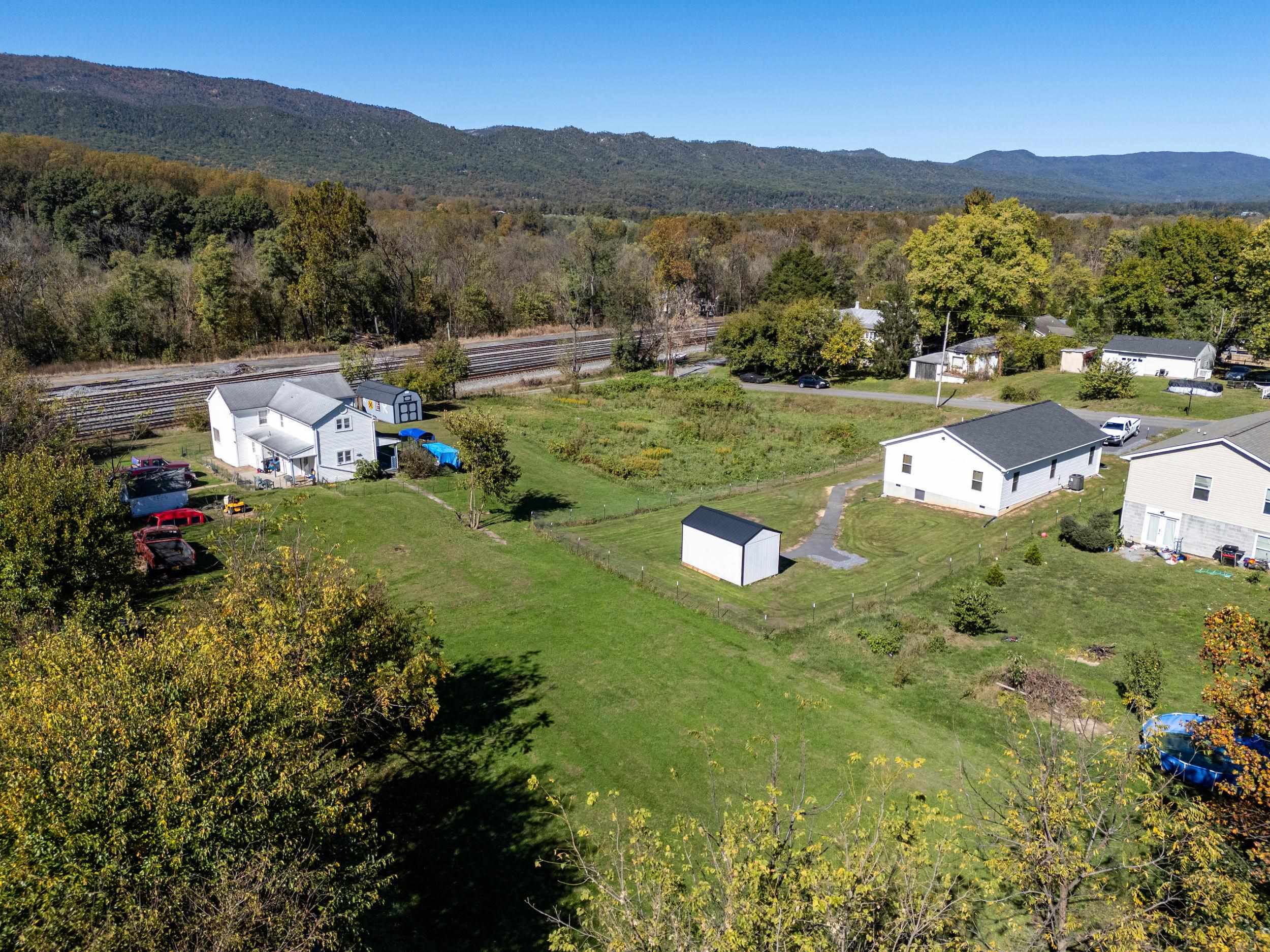 106 RAIL FAN LN, SHENANDOAH, Virginia 22849, 4 Bedrooms Bedrooms, ,1 BathroomBathrooms,Residential,106 RAIL FAN LN,683554 MLS # 683554