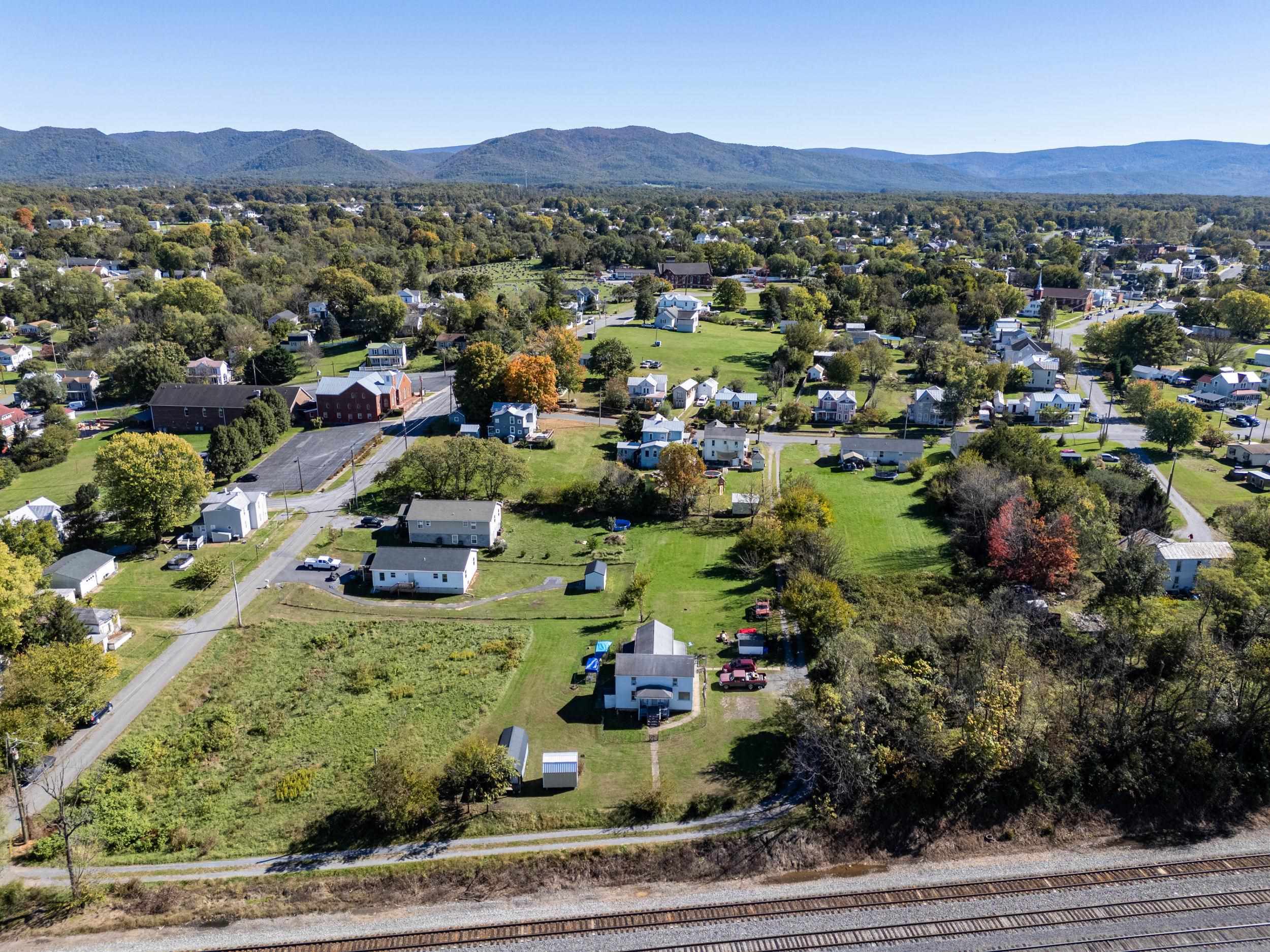 106 RAIL FAN LN, SHENANDOAH, Virginia 22849, 4 Bedrooms Bedrooms, ,1 BathroomBathrooms,Residential,106 RAIL FAN LN,683554 MLS # 683554