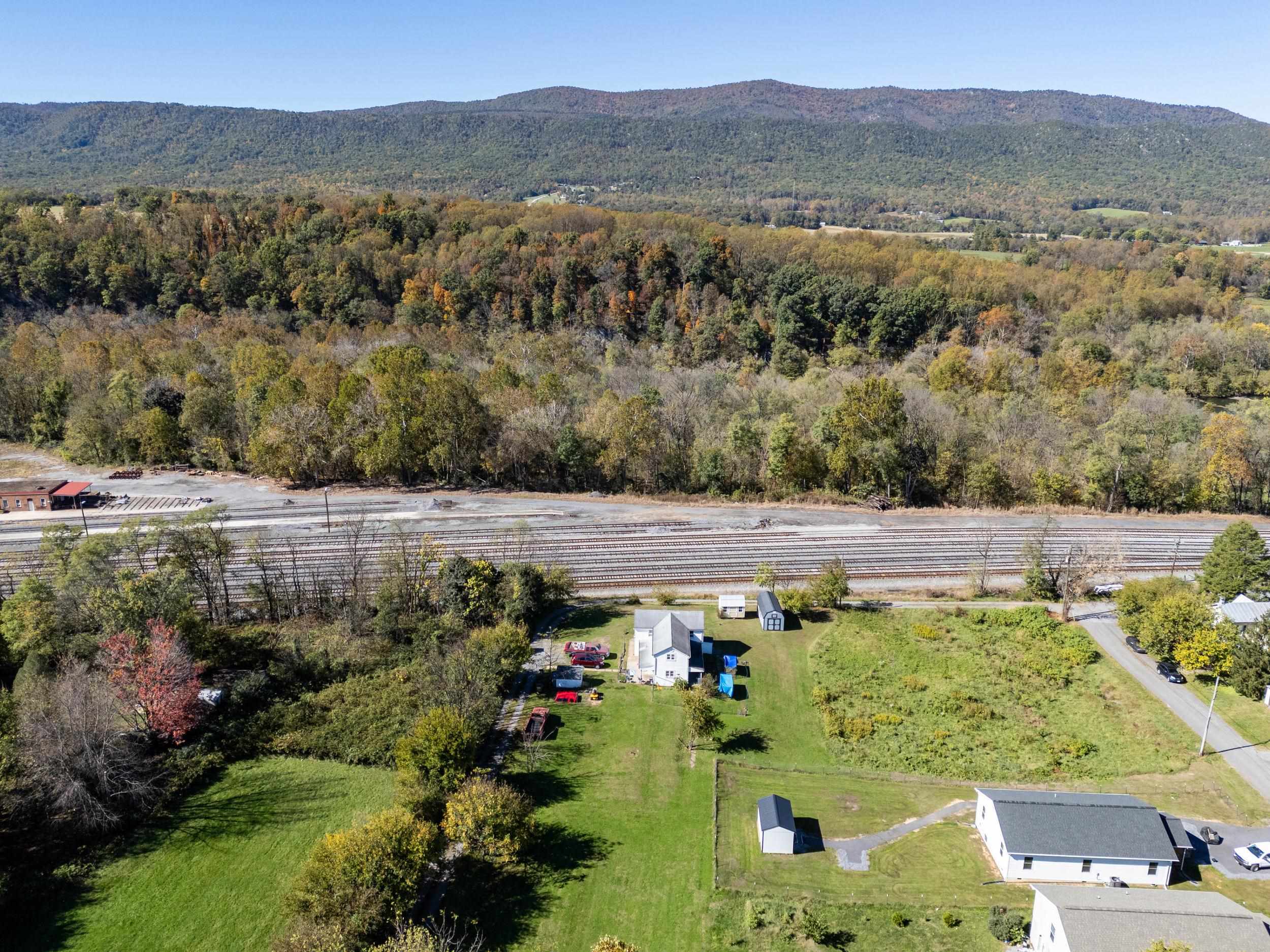 106 RAIL FAN LN, SHENANDOAH, Virginia 22849, 4 Bedrooms Bedrooms, ,1 BathroomBathrooms,Residential,106 RAIL FAN LN,683554 MLS # 683554