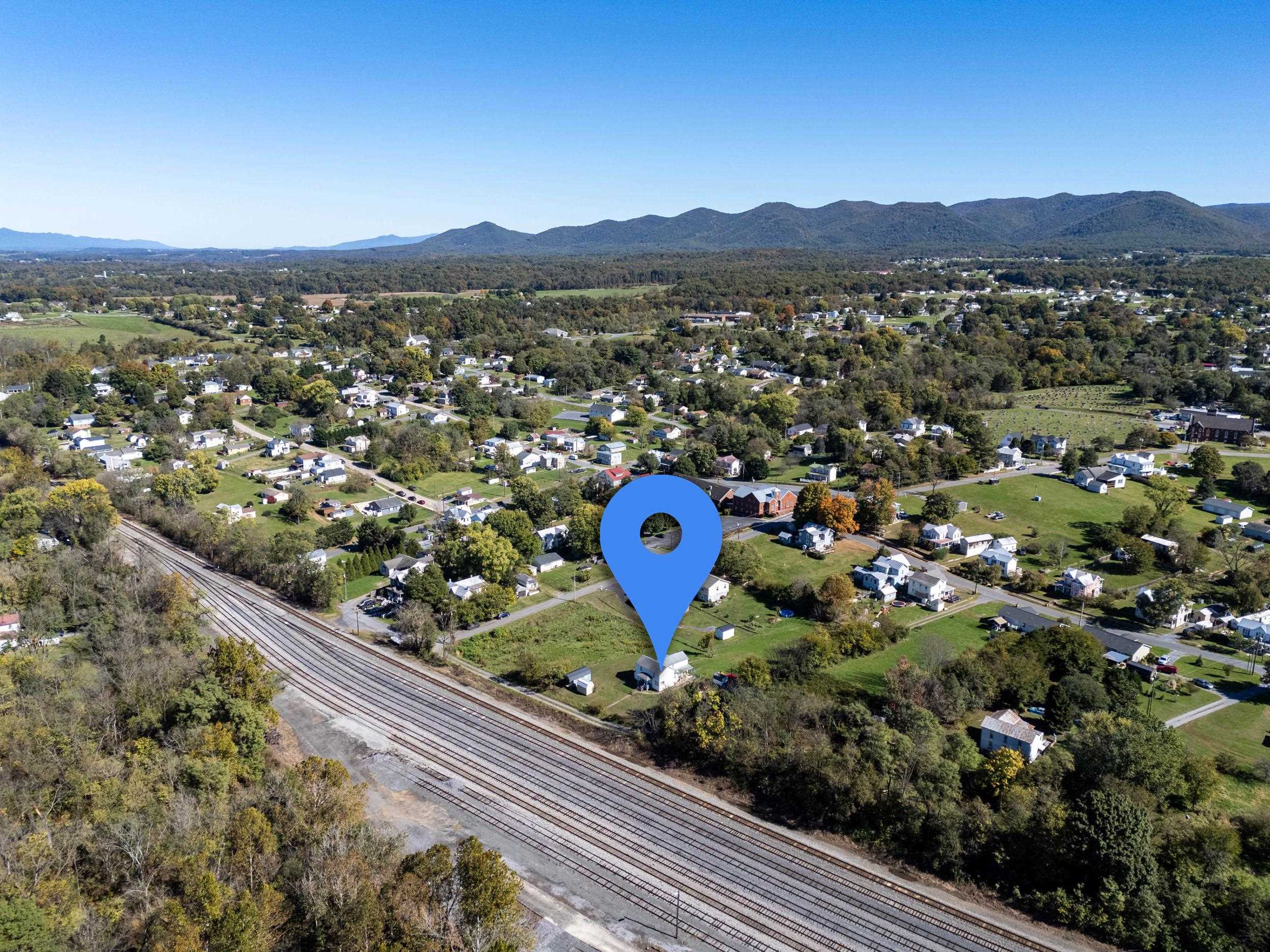 106 RAIL FAN LN, SHENANDOAH, Virginia 22849, 4 Bedrooms Bedrooms, ,1 BathroomBathrooms,Residential,106 RAIL FAN LN,683554 MLS # 683554