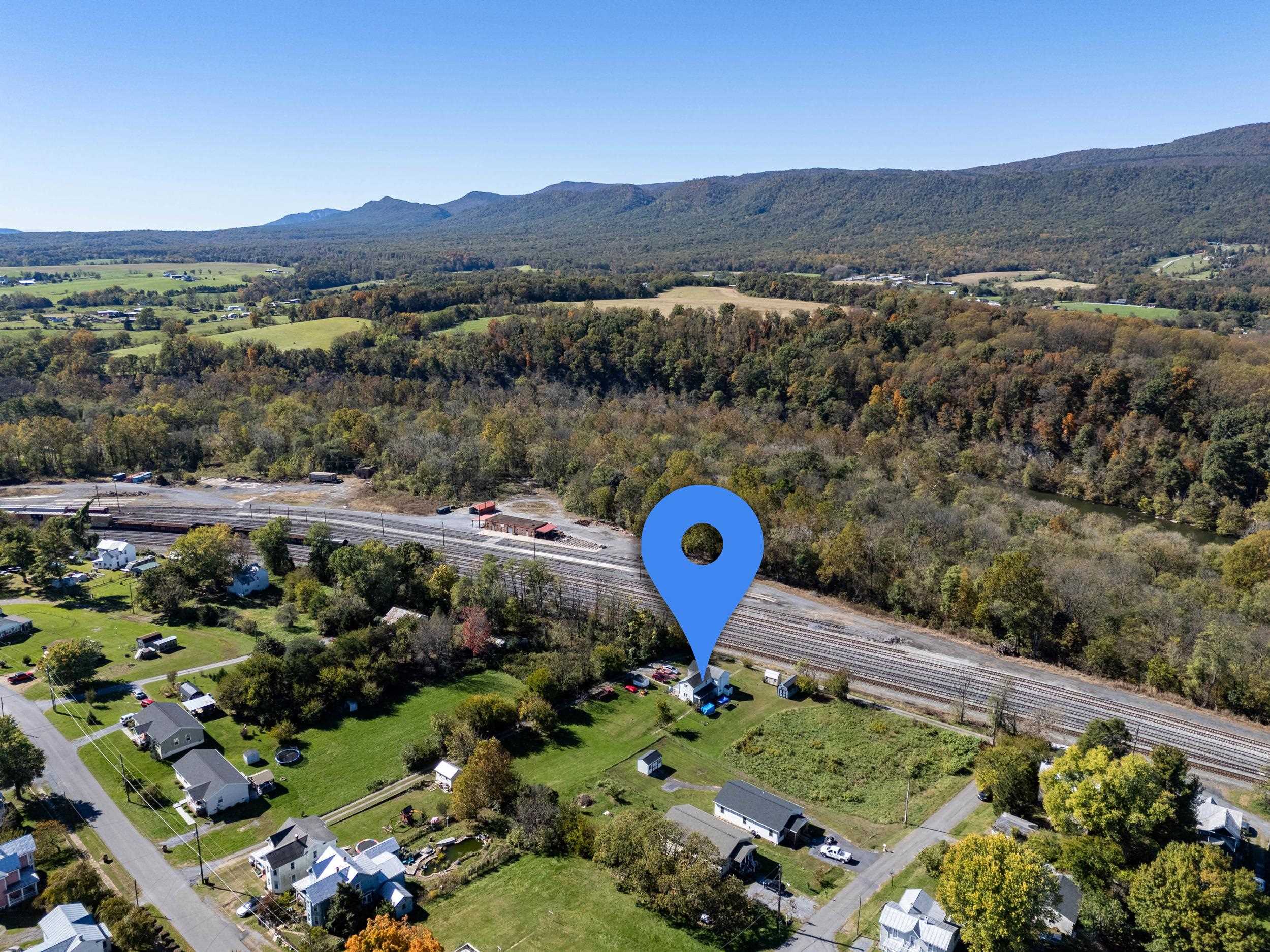 106 RAIL FAN LN, SHENANDOAH, Virginia 22849, 4 Bedrooms Bedrooms, ,1 BathroomBathrooms,Residential,106 RAIL FAN LN,683554 MLS # 683554