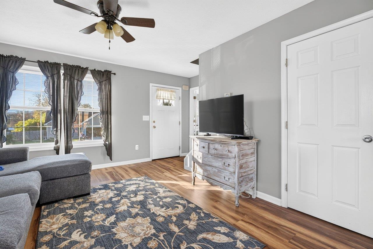 163 LINVILLE AVE, BROADWAY, Virginia 22815, 3 Bedrooms Bedrooms, ,2 BathroomsBathrooms,Residential,163 LINVILLE AVE,683555 MLS # 683555 163 LINVILLE AVE, BROADWAY, Virginia 22815, 3 Bedrooms Bedrooms, ,2 BathroomsBathrooms,Residential,163 LINVILLE AVE,683555 MLS # 683555