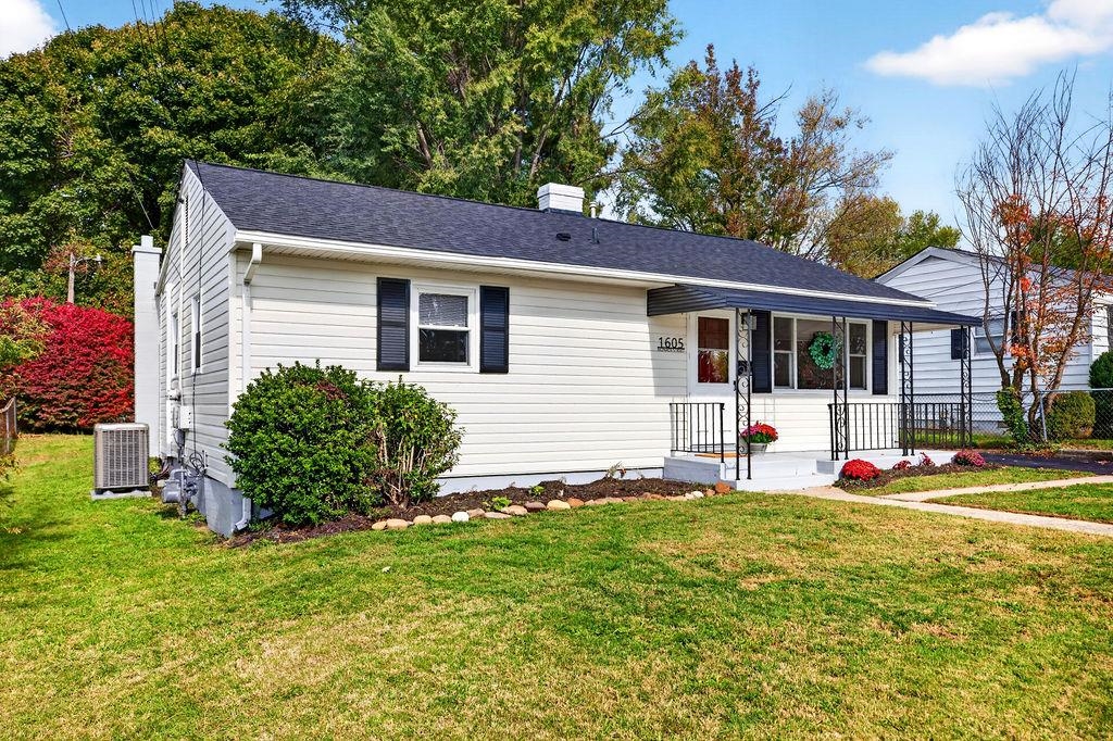 1605 MONROE ST, WAYNESBORO, Virginia 22980, 3 Bedrooms Bedrooms, ,1 BathroomBathrooms,Residential,1605 MONROE ST,683556 MLS # 683556