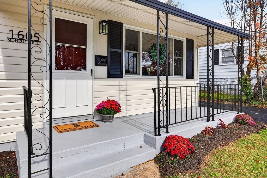 1605 MONROE ST, WAYNESBORO, Virginia 22980, 3 Bedrooms Bedrooms, ,1 BathroomBathrooms,Residential,1605 MONROE ST,683556 MLS # 683556