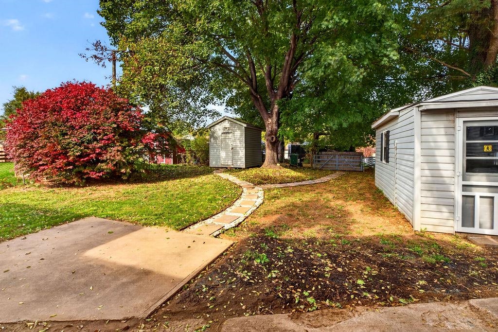 1605 MONROE ST, WAYNESBORO, Virginia 22980, 3 Bedrooms Bedrooms, ,1 BathroomBathrooms,Residential,1605 MONROE ST,683556 MLS # 683556