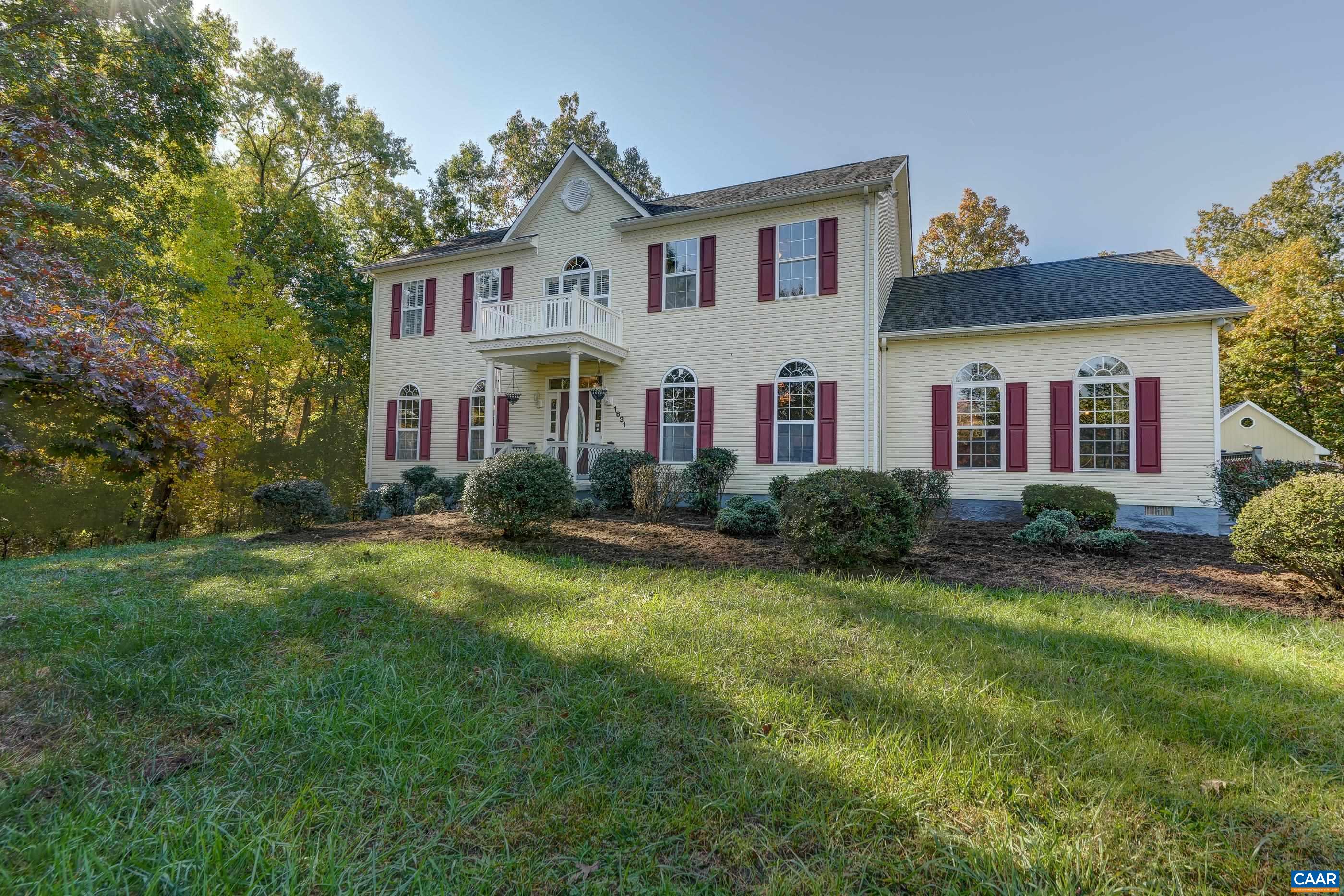 Country living in this charming home on 2.2 acres! Country living in this charming home on 2.2 acres!