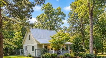 699 BLACK CAT RD, KESWICK, Virginia 22947, 3 Bedrooms Bedrooms, ,2 BathroomsBathrooms,Residential,Keswick Bungalow,699 BLACK CAT RD,683221 MLS # 683221