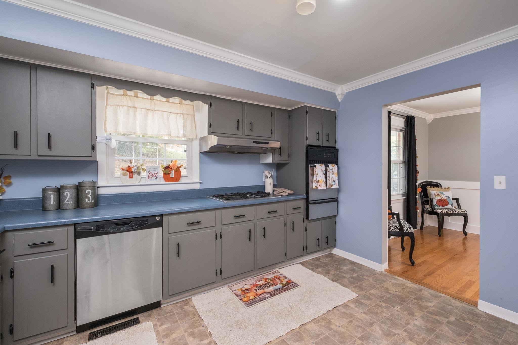 804 CHERRY HILL DR, STAUNTON, Virginia 22401, 3 Bedrooms Bedrooms, ,2 BathroomsBathrooms,Residential,804 CHERRY HILL DR,683425 MLS # 683425 804 CHERRY HILL DR, STAUNTON, Virginia 22401, 3 Bedrooms Bedrooms, ,2 BathroomsBathrooms,Residential,804 CHERRY HILL DR,683425 MLS # 683425