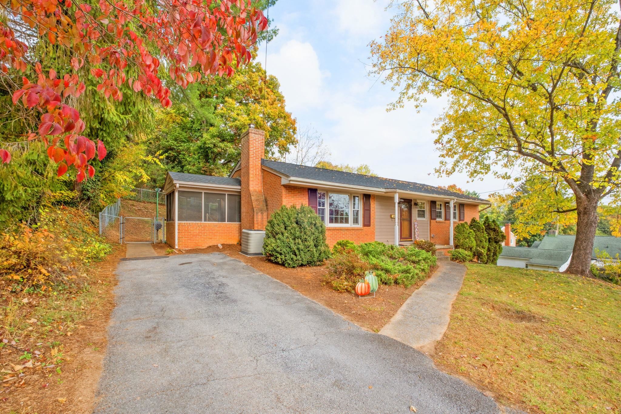 804 CHERRY HILL DR, STAUNTON, Virginia 22401, 3 Bedrooms Bedrooms, ,2 BathroomsBathrooms,Residential,804 CHERRY HILL DR,683425 MLS # 683425 804 CHERRY HILL DR, STAUNTON, Virginia 22401, 3 Bedrooms Bedrooms, ,2 BathroomsBathrooms,Residential,804 CHERRY HILL DR,683425 MLS # 683425