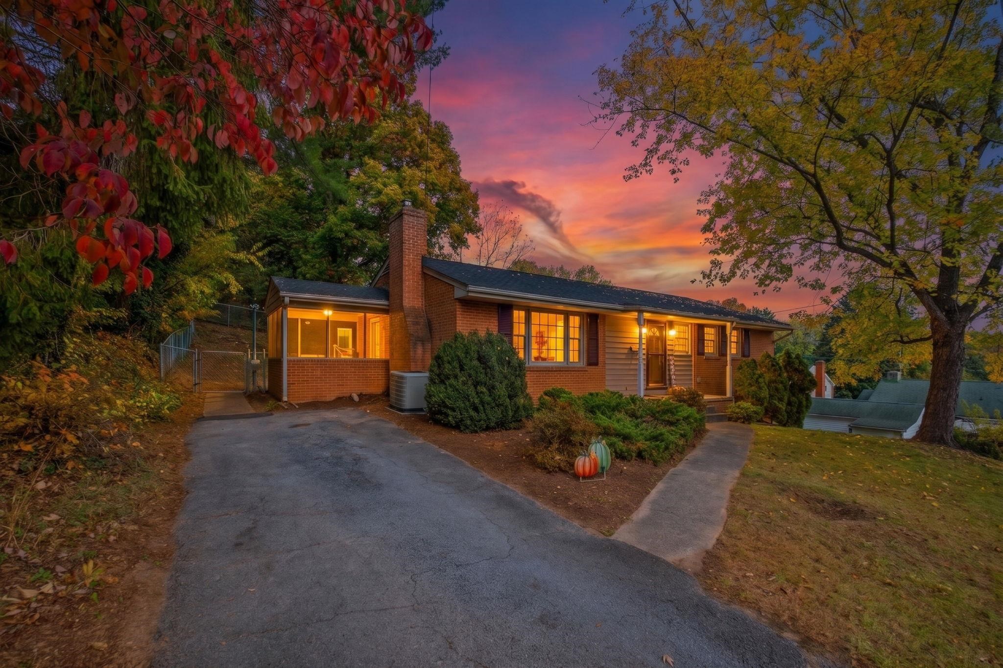 804 CHERRY HILL DR, STAUNTON, Virginia 22401, 3 Bedrooms Bedrooms, ,2 BathroomsBathrooms,Residential,804 CHERRY HILL DR,683425 MLS # 683425 804 CHERRY HILL DR, STAUNTON, Virginia 22401, 3 Bedrooms Bedrooms, ,2 BathroomsBathrooms,Residential,804 CHERRY HILL DR,683425 MLS # 683425