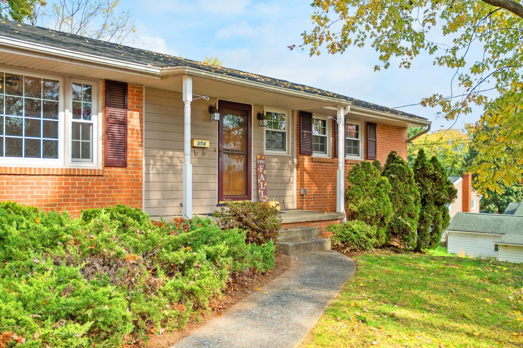 804 CHERRY HILL DR, STAUNTON, Virginia 22401, 3 Bedrooms Bedrooms, ,2 BathroomsBathrooms,Residential,804 CHERRY HILL DR,683425 MLS # 683425 804 CHERRY HILL DR, STAUNTON, Virginia 22401, 3 Bedrooms Bedrooms, ,2 BathroomsBathrooms,Residential,804 CHERRY HILL DR,683425 MLS # 683425