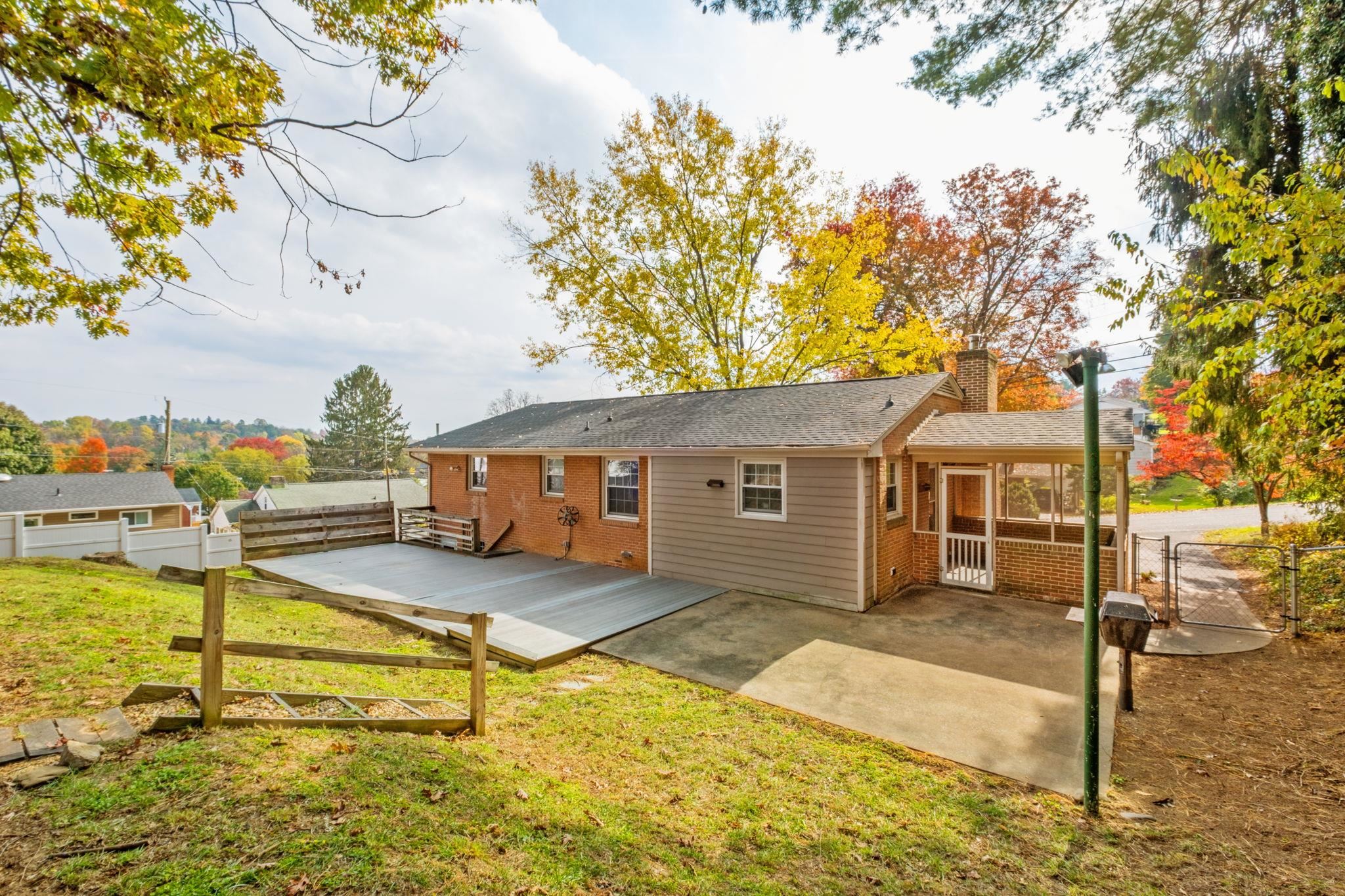 804 CHERRY HILL DR, STAUNTON, Virginia 22401, 3 Bedrooms Bedrooms, ,2 BathroomsBathrooms,Residential,804 CHERRY HILL DR,683425 MLS # 683425 804 CHERRY HILL DR, STAUNTON, Virginia 22401, 3 Bedrooms Bedrooms, ,2 BathroomsBathrooms,Residential,804 CHERRY HILL DR,683425 MLS # 683425