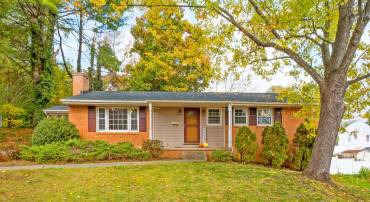 804 CHERRY HILL DR, STAUNTON, Virginia 22401, 3 Bedrooms Bedrooms, ,2 BathroomsBathrooms,Residential,804 CHERRY HILL DR,683425 MLS # 683425