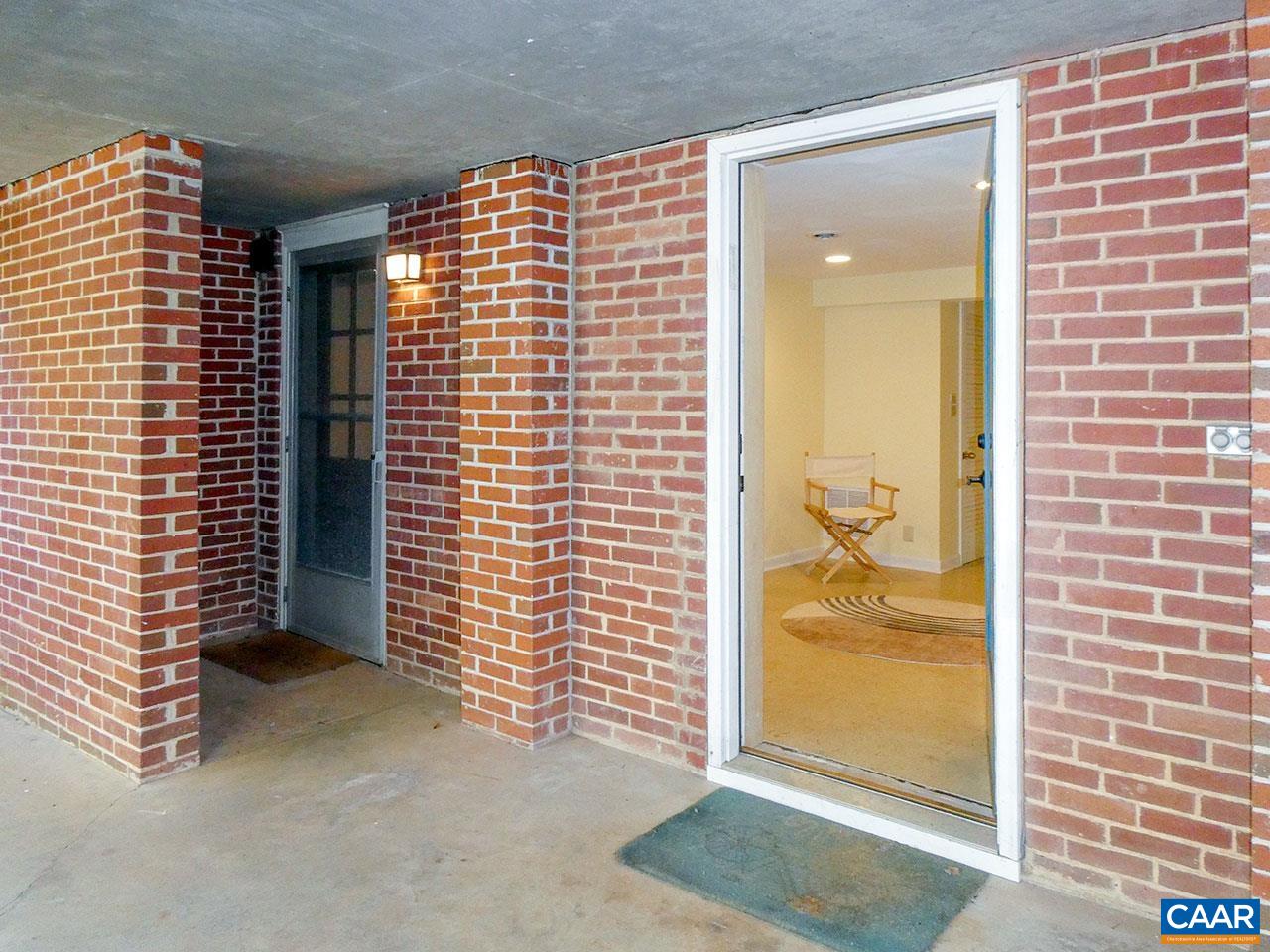 There is an apartment or it is useful as space for playrooms, crafts, home school, projects. There is an apartment or it is useful as space for playrooms, crafts, home school, projects.